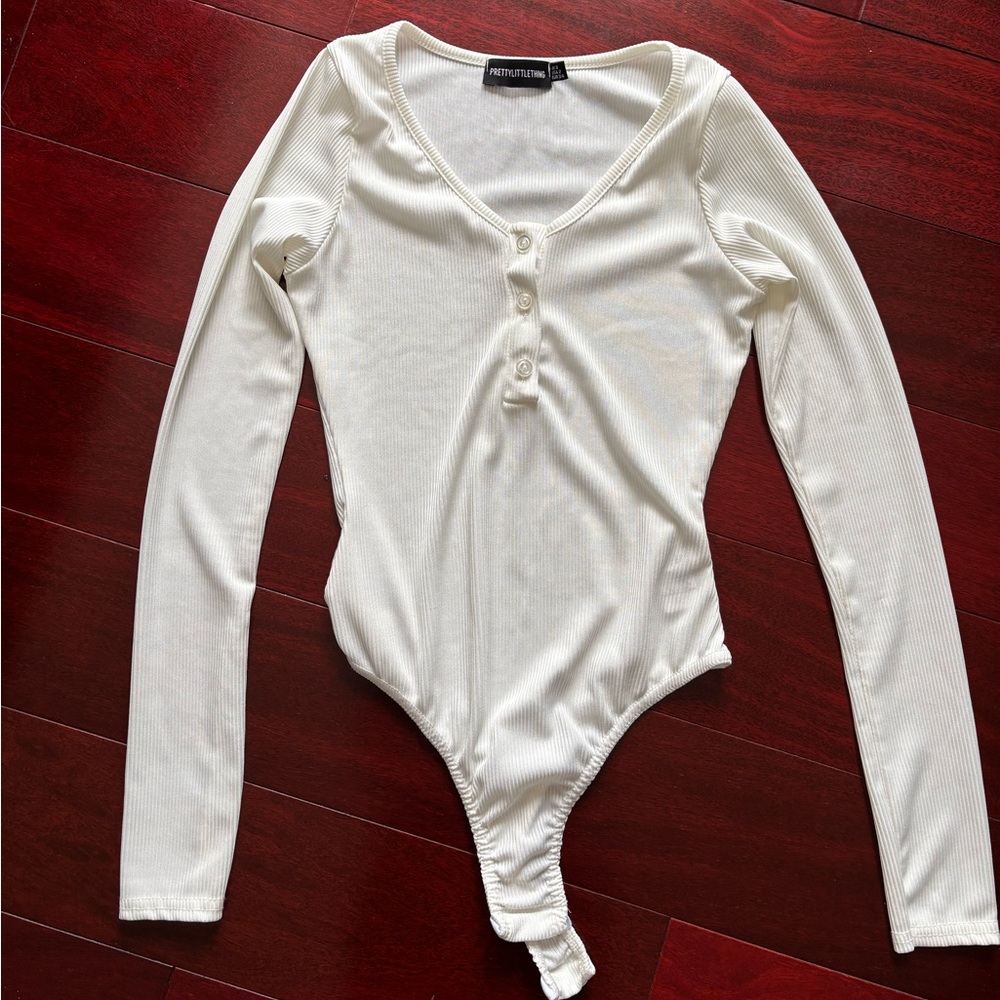 PrettyLittleThing Ribbed Long Sleeve Bodysuit